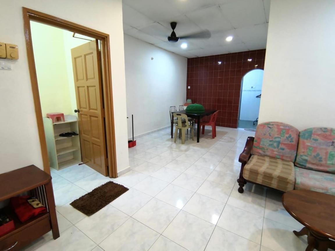 Cosy Homestay Ulu Tiram Εξωτερικό φωτογραφία