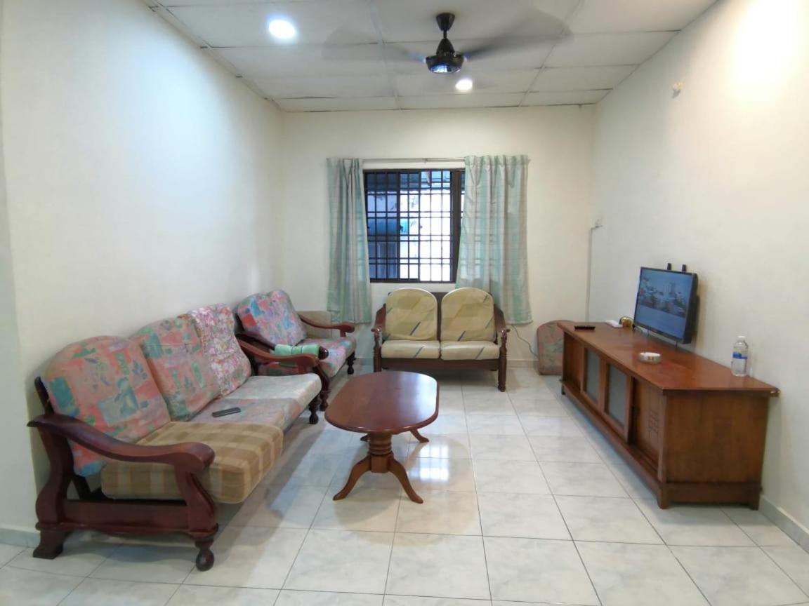 Cosy Homestay Ulu Tiram Εξωτερικό φωτογραφία
